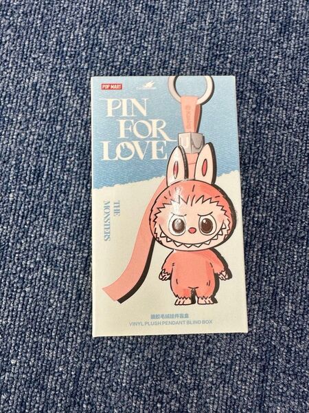 【z】 正規 the monsters pin for love ぬいぐるみペンダント イニシャルラブブ