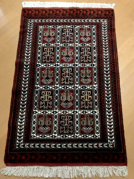 ☆　イラン　トルクメン産　手織りペルシャ絨毯　１３０Ｘ８６ｃｍ　Ｔ－０１１　☆