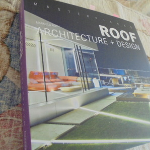 洋書Roof Architecture + Design　屋根裏部屋の改築と拡張　60の屋根裏改造設計プロジェクト　歴史的な建築物から対照的な21世紀の建築