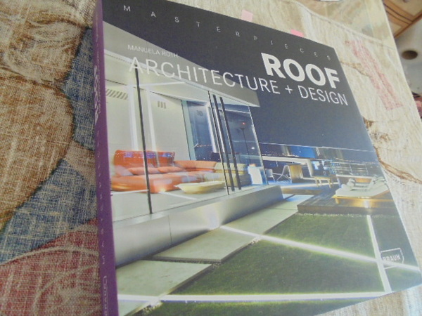 洋書Roof Architecture + Design　屋根裏部屋の改築と拡張　60の屋根裏改造設計プロジェクト　歴史的な建築物から対照的な21世紀の建築