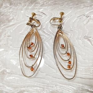 金色ワイヤー葉っぱオレンジビーズイヤリング/ジュエリー/アクセサリー Golden wire leaf orange beads earrings jewelry accessories