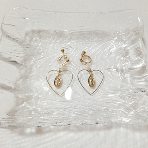 金色ハートワイヤー葉っぱイヤリング/ジュエリー/アクセサリー Golden heart wire leaf earrings jewelry accessories