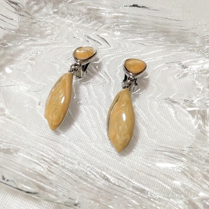 黄色葉っぱ型揺れるイヤリング/ジュエリー/アクセサリー Yellow leaf-shaped swaying earrings jewelry accessories