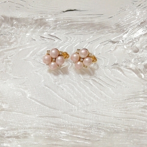 桜ピンク四葉花型イヤリング/ジュエリー/アクセサリー Cherry pink four leaf flower earrings jewelry accessories