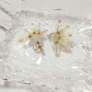 白パールホワイト珠花羽型イヤリング/ジュエリー/アクセサリー White pearl flower feather earrings jewelry accessories