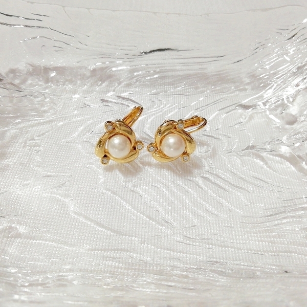 金色白3パールホワイトイヤリング/ジュエリー/アクセサリー Golden white 3 pearl white earrings jewelry accessories