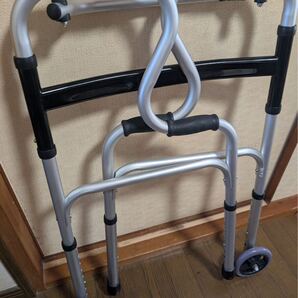 歩行器 前輪キャスター付き 折りたたみ 座席付き