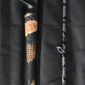 パイソン蛇柄ベイトロッドH(ヘビー)2.4m(8フィート)(2ピース並継ぎ)(仕舞寸法125㎝)雷魚 ナマズ シーバス 大型魚 ビックベイト☆送料無料