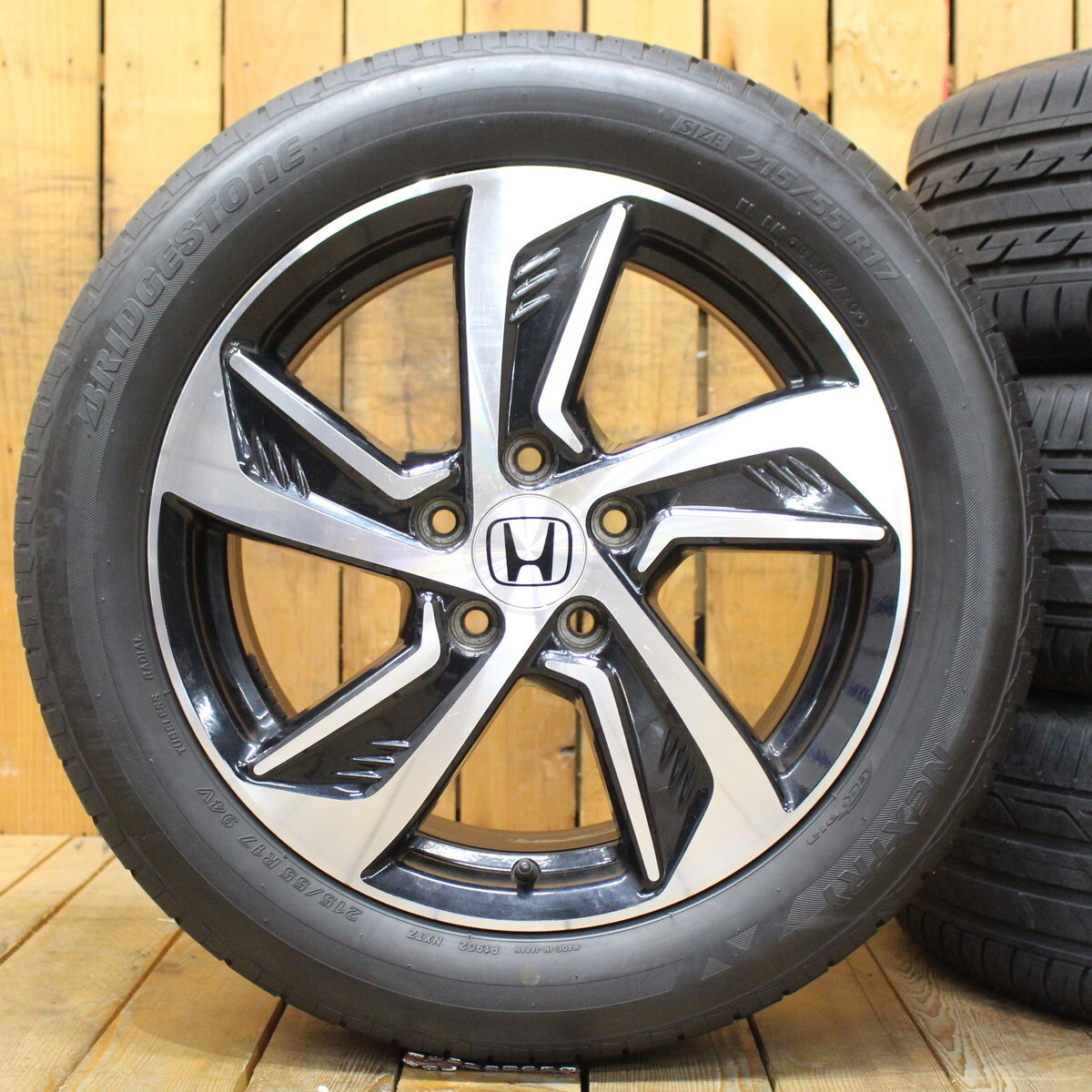 大幅値下げok!！ ホンダ　オデッセイ　 純正タイヤ、アルミタイヤ付き ホンダ オデッセイ RC4 純正 アルミタイヤ ナット付 - メルカリ