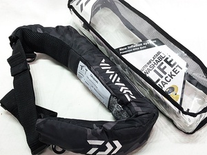 Спасательный жилет Daiwa DF-2207 *На нем написаны инициалы предыдущего владельца, требуется замена баллона, см. дополнительную рубрику Подержанные рыболовные принадлежности Можно упаковать вместе, 1 йена старт ★S