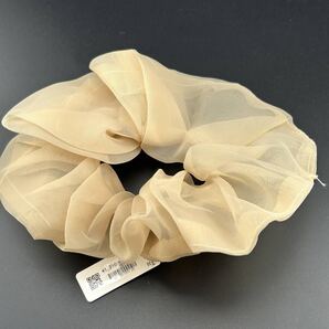 【新品】定価1210円 ヘアアクセサリー ヘアゴム シュシュ ベージュ 大きめ◆DA1020