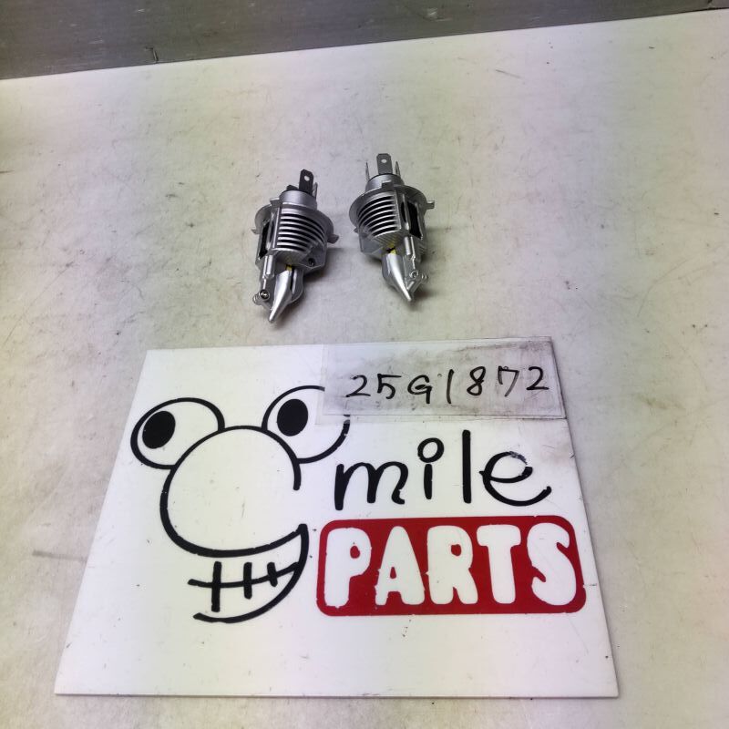 ＮＨＷ２０　プリウス　社外　Ｈ４　ＬＥＤバルブ　１Ａ３－６－４/２５Ｇ１８７２*