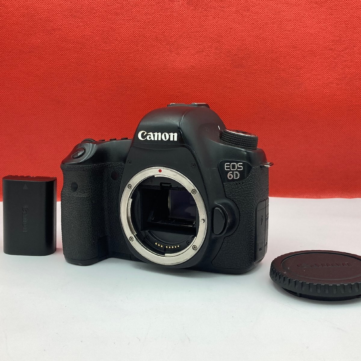 ショット数4270!元箱付き。■ほぼ新品■ CANONEOS 6D ボディ ショット数4270!元箱付き。□ほぼ新品□ CANONEOS 6D ボディ ショット