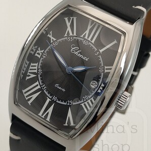 弓形バックル装備【トノーウォッチもモノトーンカラー×ローマンインデックスでオールラウンド対応モデルに変貌/新品】日付 黒文字盤/黒革