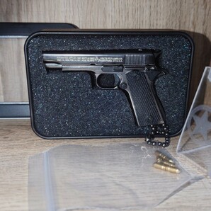 精巧1/3スケール ミニチュアモデルガン コルトM1911 ガバメント ガンカラー 保存BOX+スタンド+追加ダミーカート