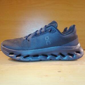 【美品/完売サイズ】On/ Cloudtilt/ 27.0 cm/ オールブラック/ オン クラウドティルト cloudsurferとは異なる中空配置