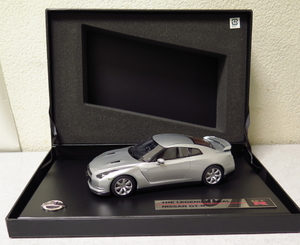 Nissan GT-R R35 (серебристый) смола