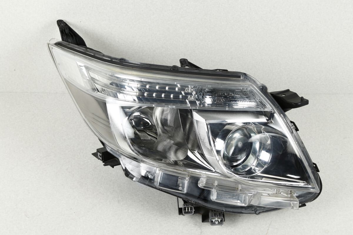 エスクァイア　ヘッドライト 右 即決 H エスクァイア 80 後期 / LED トヨタ 純正 右 ヘッドライト