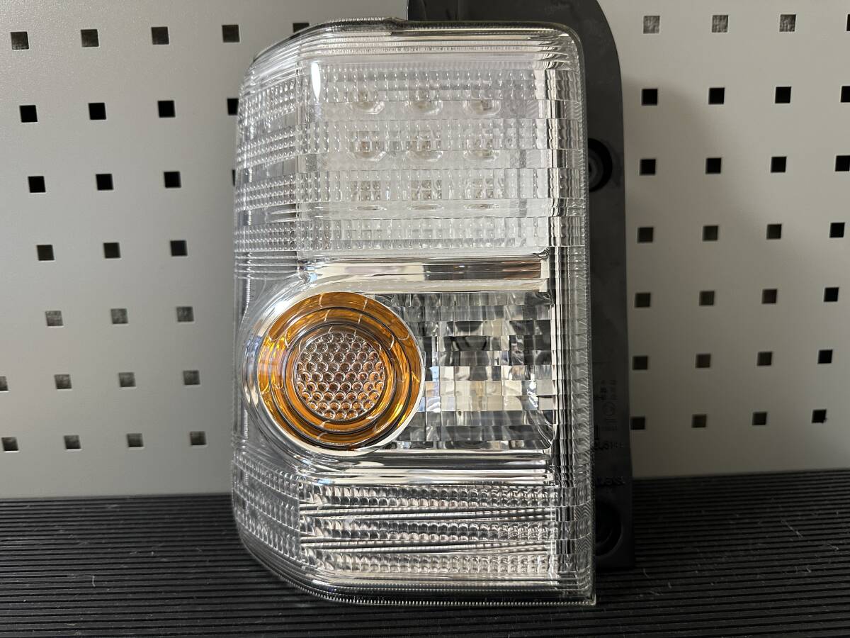 ダイハツ純正 ムーヴコンテ L575S L585S 左テールランプ　81560-