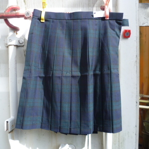 即決!送料込み価格!ちょっと平成チックなグリーン系チェックの制服用スカート 完全未使用品 ウエスト72丈51
