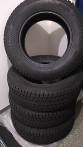 即納!!ブリヂストン DM V3 215/70 16 4本 スタッドレスタイヤ 8分山 ハリアー エクストレイル フォレスター デリカ RAV4 ジムニー