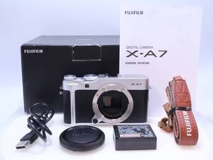 【美品】FUJIFILM X-A7 ボディ シルバー ミラーレス一眼カメラ