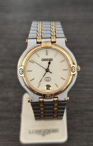 Рабочие мужские часы GUCCI 9000M циферблат цвета слоновой кости, три стрелки, дата, оригинальный ремешок.