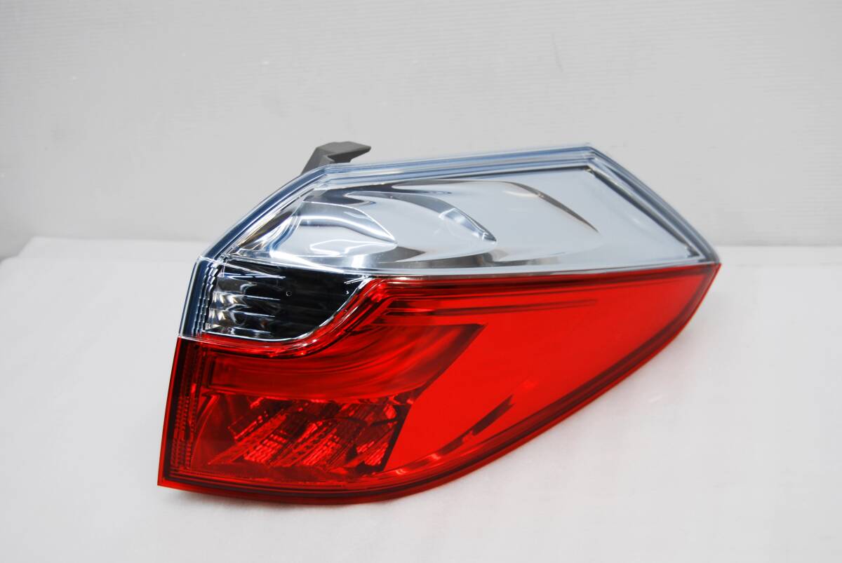 ホンダ 純正 GP7 GP8 シャトル 右 右側 運転席 テールランプ テール