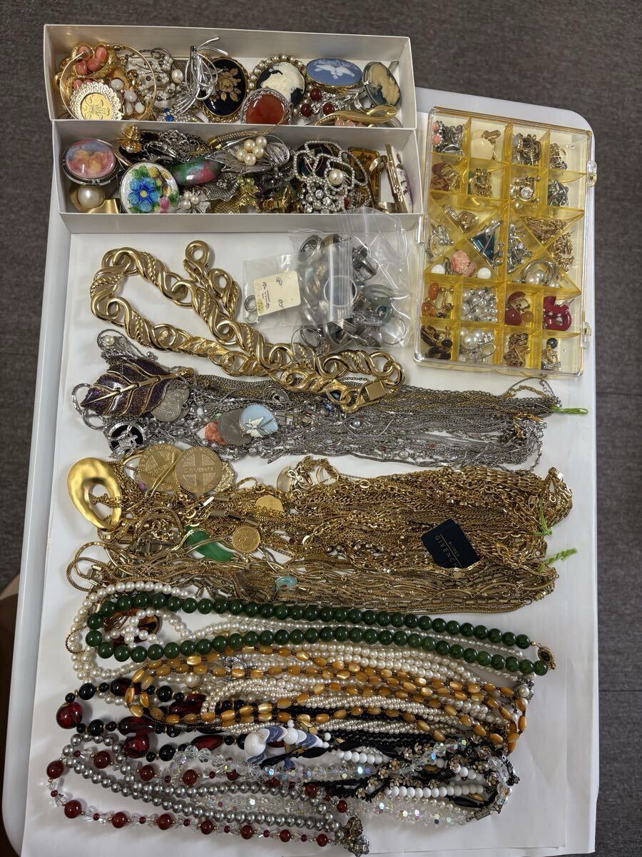 イミテーションアクセサリー まとめの値段と価格推移は？｜451件