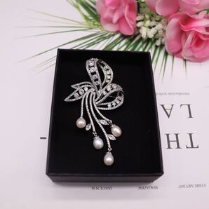 スワロフスキージルコンリボンブローチ淡水真珠コサージュ結婚式入学式卒業式記念日 お誕生日記念日母の日クリスマス贈り物