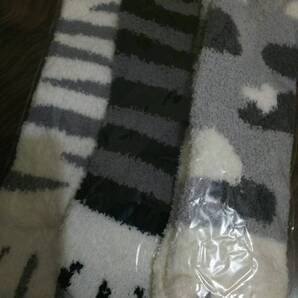 【 今すぐ落札・送料0 】 ルームソックス ふわもこ 猫足柄 グレー系 3足セット ※他商品との同梱包「まとめて取引」不可