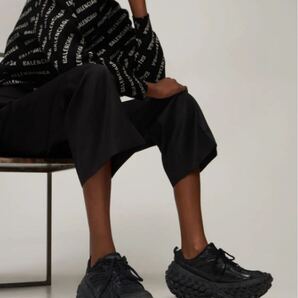 バレンシアガ ディフェンダー