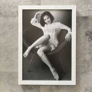 ●額装品 大原麗子 グラビア A4サイズ額入り 切り抜き 昭和女優 ポスター風 アートフレーム 送料無料 D37