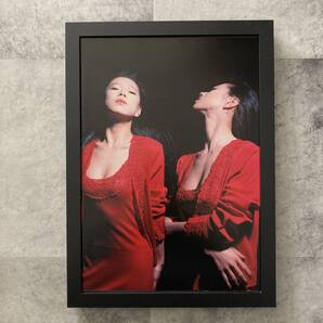 ●額装品 中森明菜 セクシーグラビア A4サイズ額入り 切り抜き ポスター風 アートフレーム 送料無料 D125