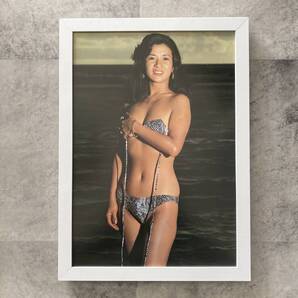●額装品 早瀬久美 グラビア 昭和女優 A4サイズ額入り 切り抜き ポスター風 アートフレーム 送料無料 D283