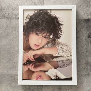 ●額装品 中森明菜 グラビア A4サイズ額入り 切り抜き ポスター風 アートフレーム 送料無料 D372
