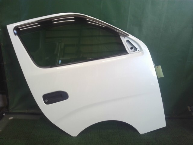 キャラバンＣＷＧＥ２５右フロントドア キャラバン e25 右フロントドア（車用品・バイク用品）の通販