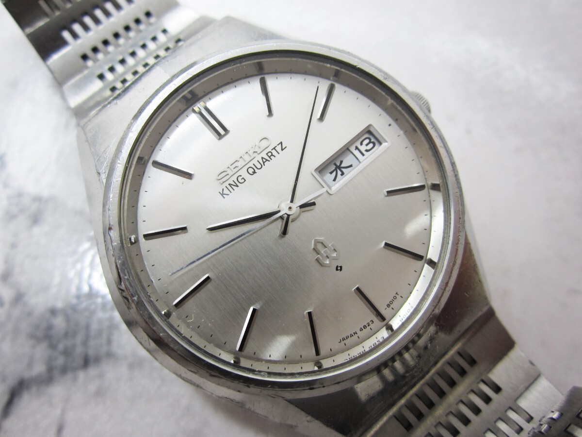 '77年製 SEIKO KING QUARTZ 電池新品 グレー文字盤 純正竜頭 77年製 SEIKO KING QUARTZ 電池新品 グレー文字盤 純正竜頭 '77年製