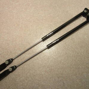 モコ MG22S リアゲートダンパー MRワゴン MF22S SHOWA