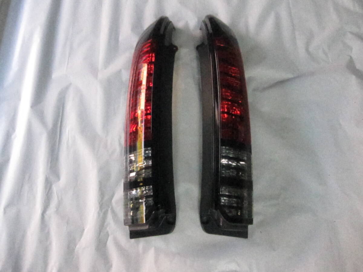 バモス (Honda / ホンダ) HM1 　純正 テールランプ ユニット　左右