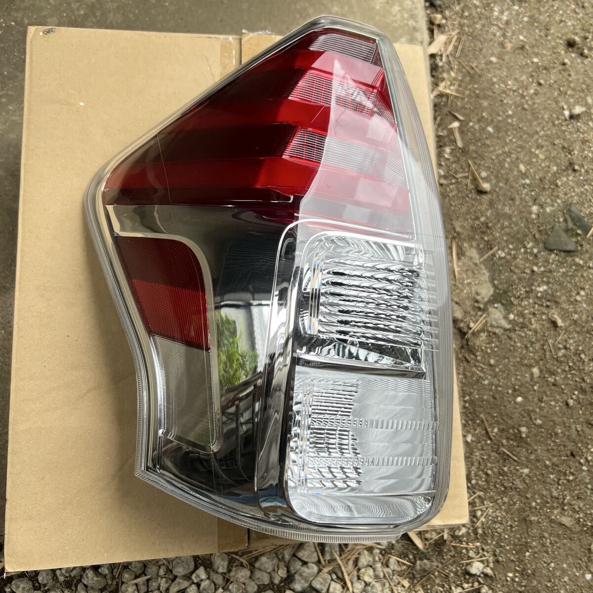 プリウスα左テールランプ トヨタ プリウスα 左テールランプ交換 修理 取付 倉敷市 船穂