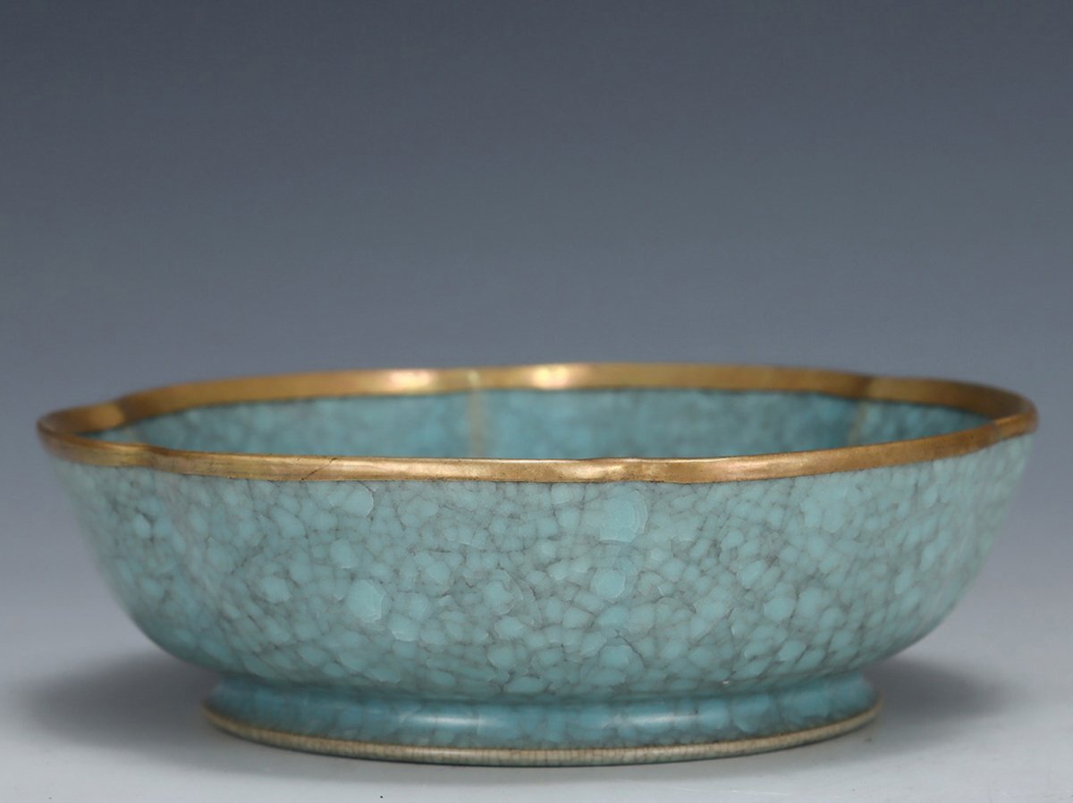 中国古美術 宋・汝窯 天青釉 執壺 青磁 古陶磁 骨董品 唐物 時代物 箱付き 旧 宋代 汝窯 天青釉 汝磁 荷韻仕女 唐磁 古陶磁器