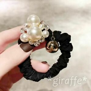 E522 匿名配送 シュシュ ブラック 黒 パール ラインストーン ヘアゴム 髪ゴム ヘアアクセサリー