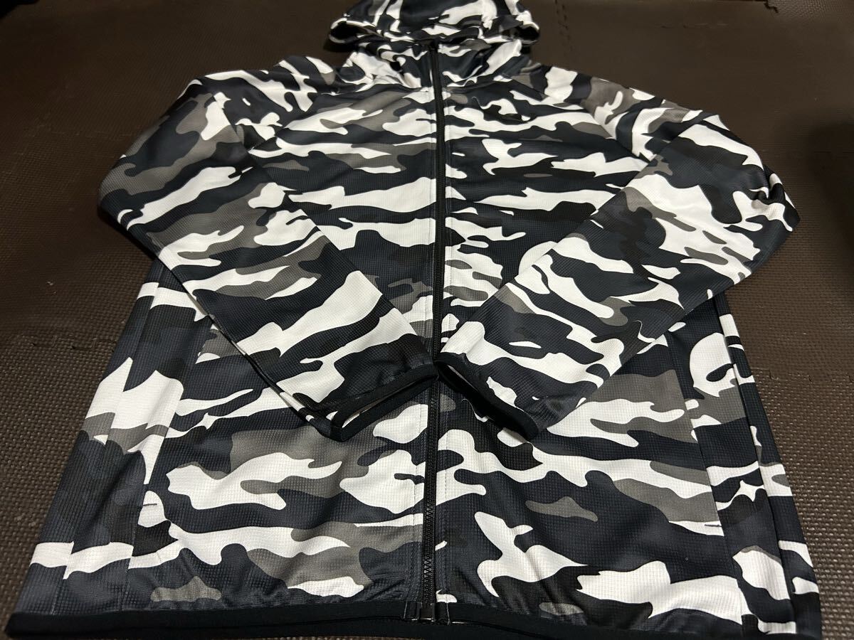 新品OAKLEY迷彩柄、ロゴ黒ストレッチパーカー　サイズＭ