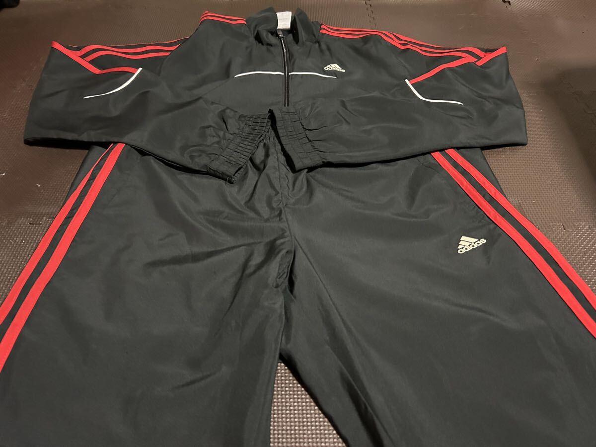美品adidas黒、ロゴ白、ライン白、赤３本ウインドブレーカー上下セット　サイズ