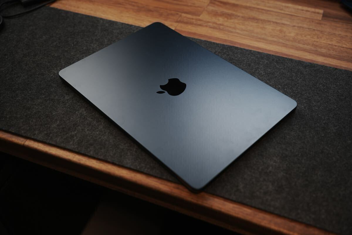 MacBookAir 2022 付属品完備 未使用に近い 13インチMacBook Air [整備済製品] 8コアCPUと10コアGPUを搭載した