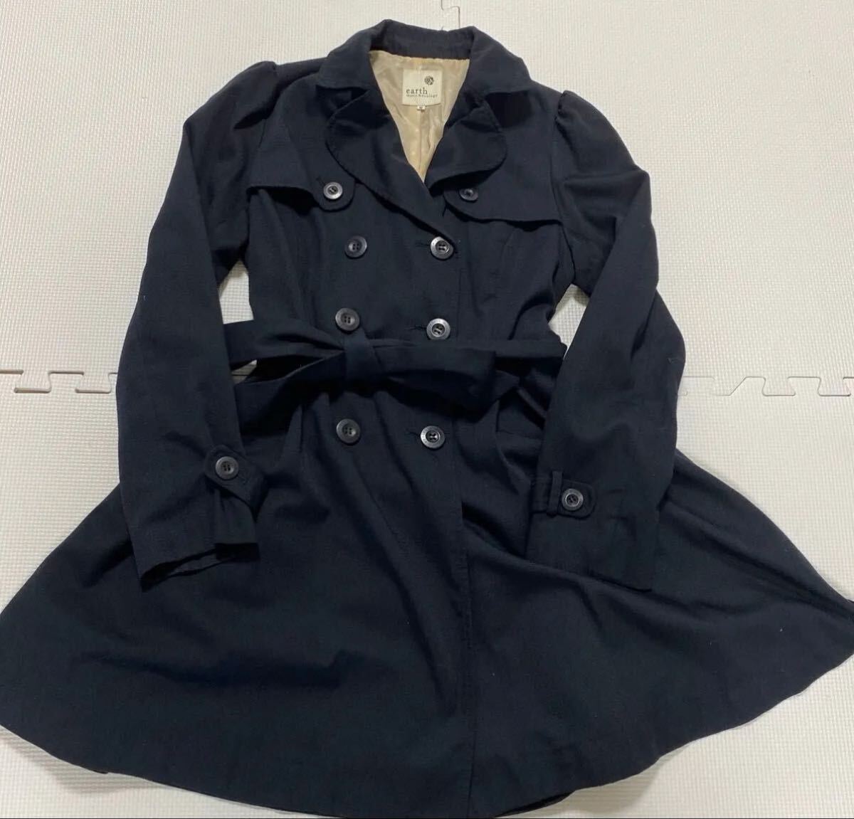 earth 黒 トレンチコート