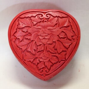 唐土漆彫模造品(樹脂製品)小物入れ P015