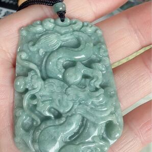 R2-02729 天然本翡翠《本物保証》「龍牌」ペンダント 一品一図 高品質 一点物 魔除け 昇進 成功 風水 金運 財運 幸運 幸福 縁起物