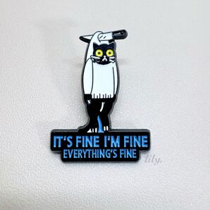 【ピンバッジ】全然大丈夫じゃない黒猫さん